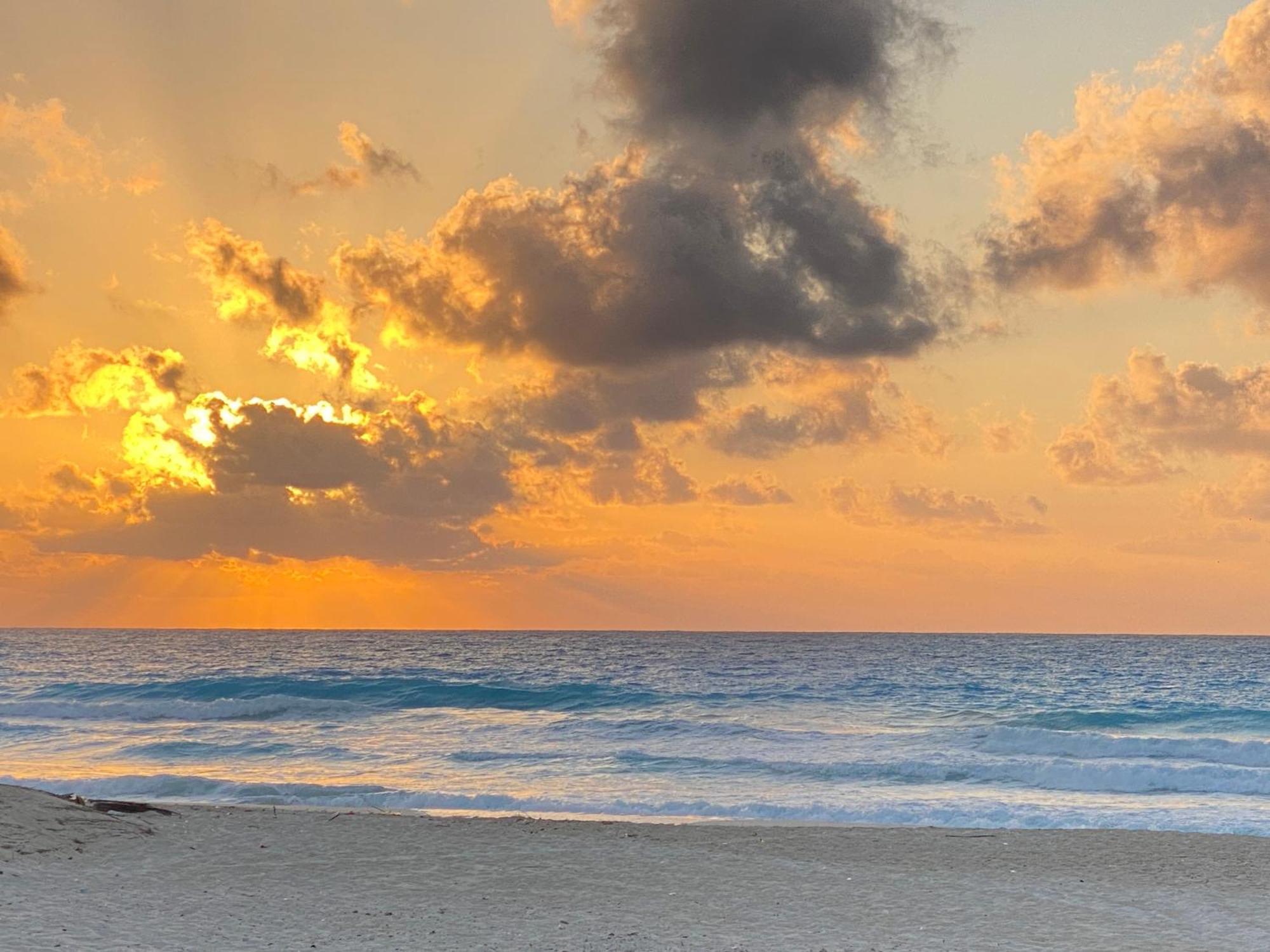 Borg El Arab Beach Resort Exterior foto Sunset at the beach