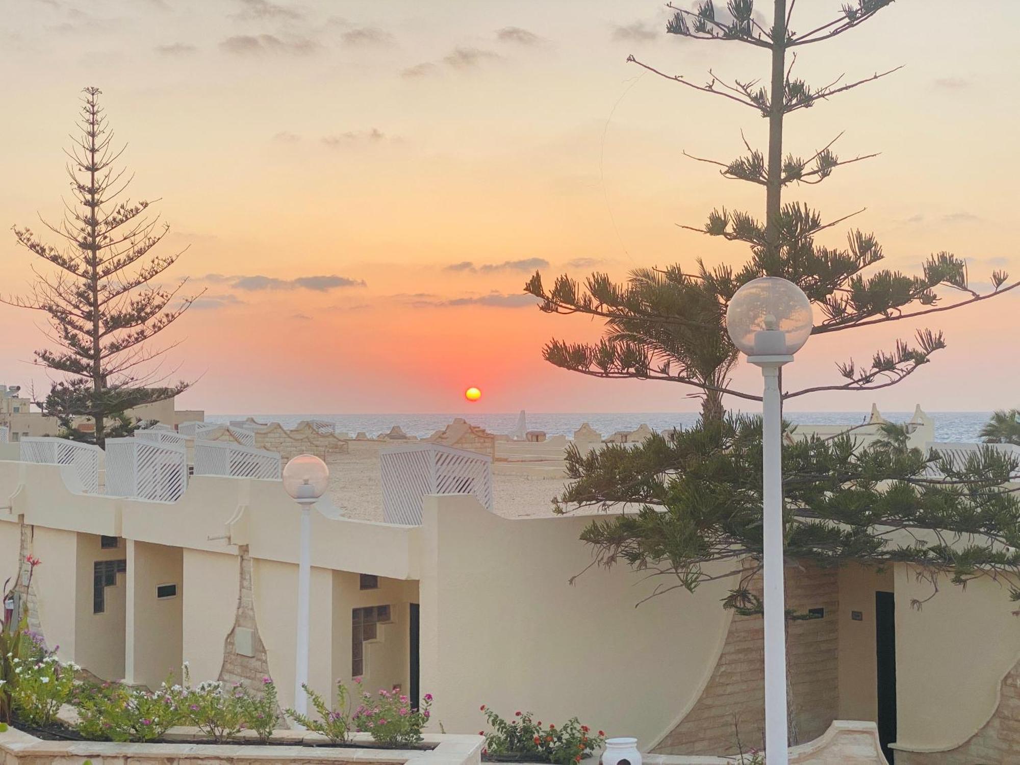 Borg El Arab Beach Resort Exterior foto Sunset in Safi